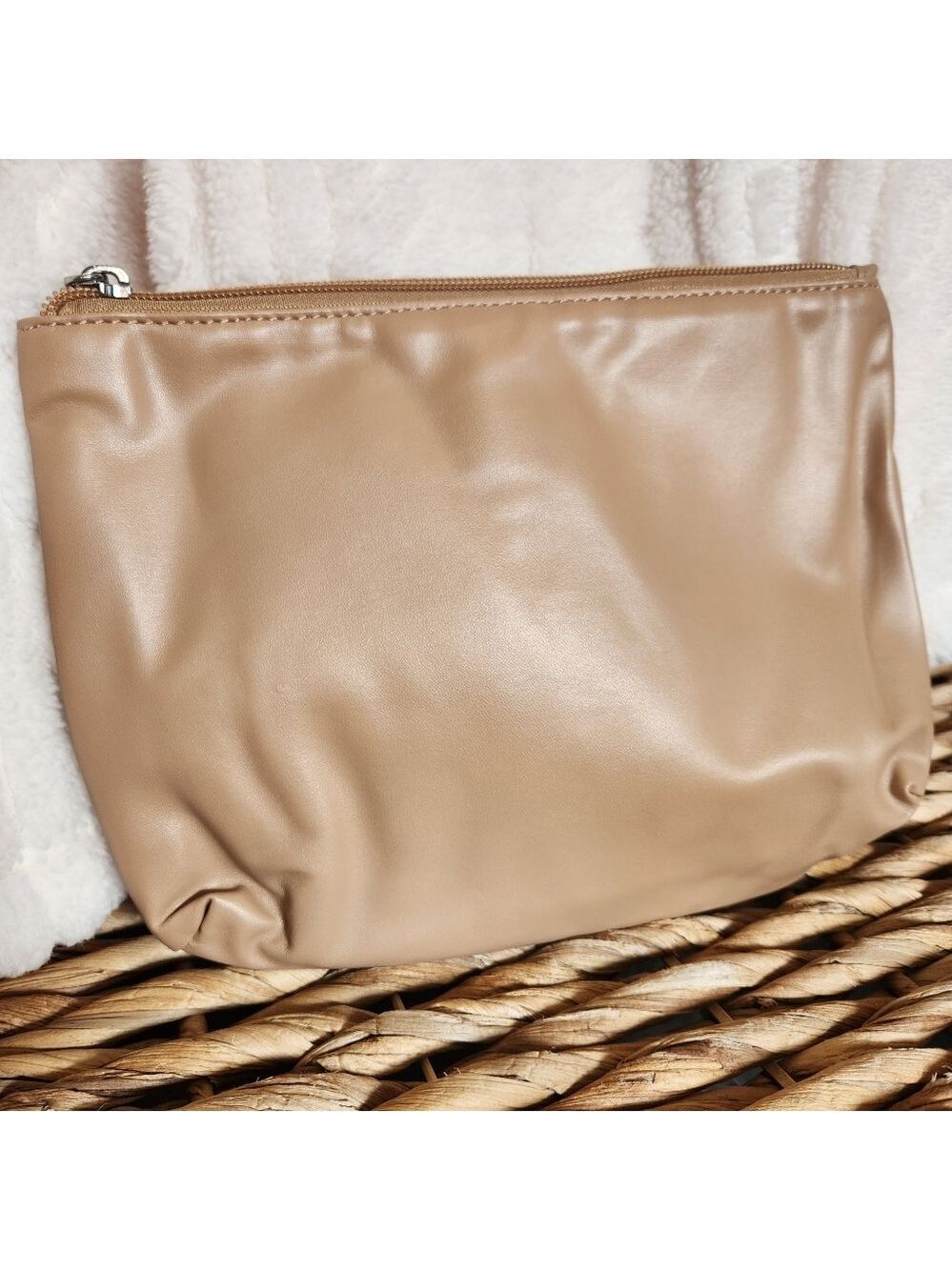 SOFT TAN BRAIDED LINED TOTE WITH SMALLER INSIDE ZIPPERED BAG NWOT - Picture 6 of 6